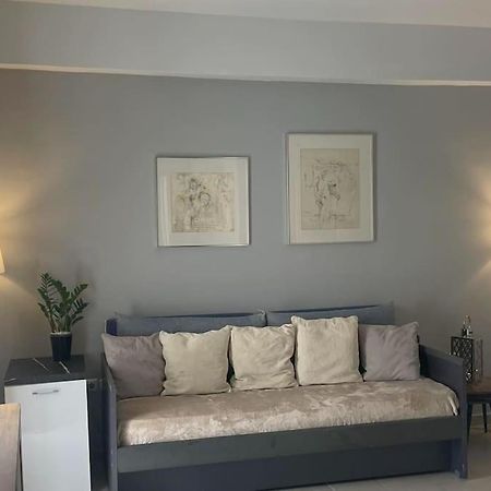 Studio In The Center, 2 Mins From The Beach Loutraki  Ngoại thất bức ảnh