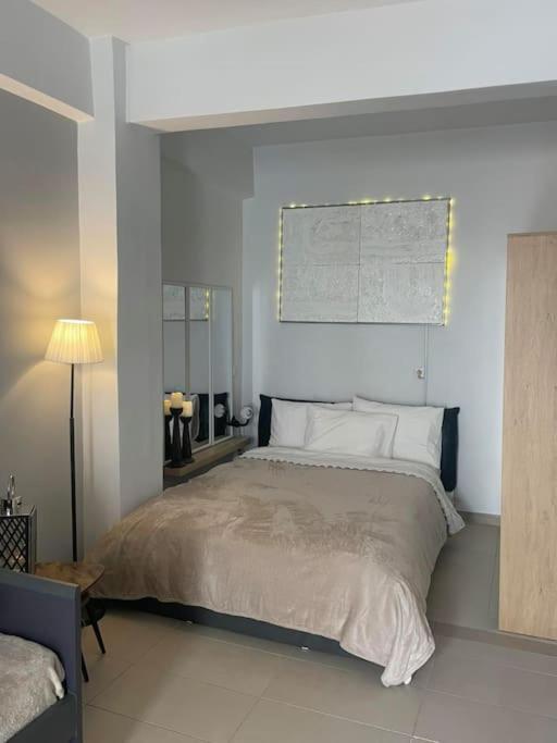 Studio In The Center, 2 Mins From The Beach Loutraki  Ngoại thất bức ảnh