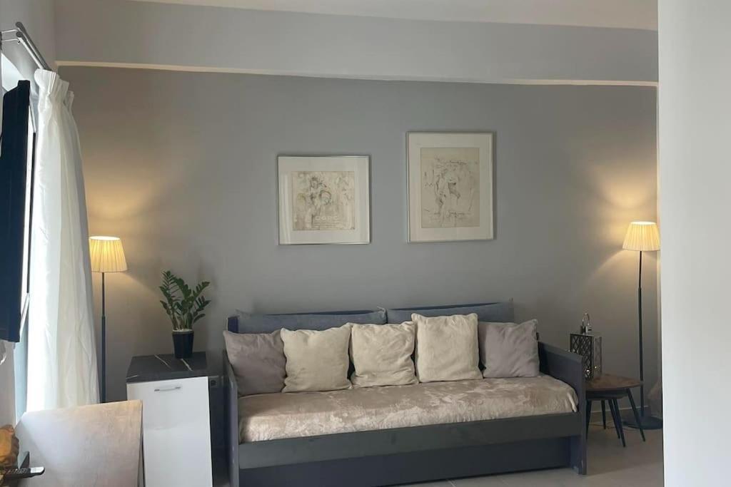 Studio In The Center, 2 Mins From The Beach Loutraki  Ngoại thất bức ảnh