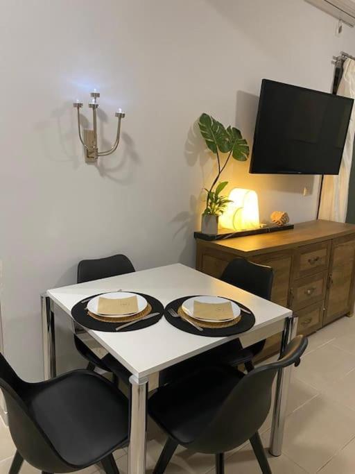 Studio In The Center, 2 Mins From The Beach Loutraki  Ngoại thất bức ảnh